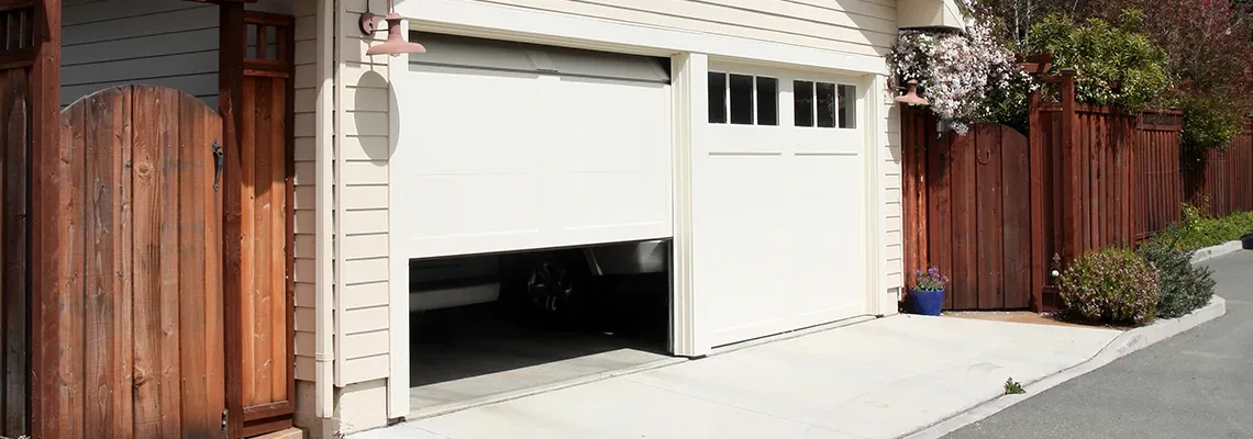 Repair Garage Door Won't Close Light Blinks in Hialeah, Florida